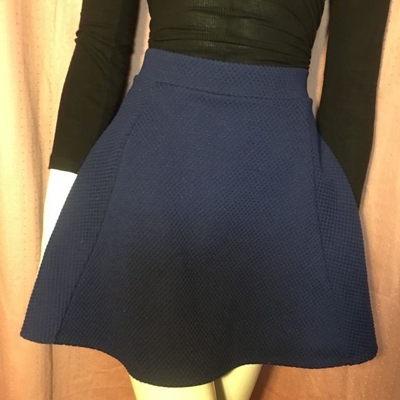 🔥CLEARANCE🔥H&M Waffle Knit Blue Skater Miniskirt - Picture 4 of 6